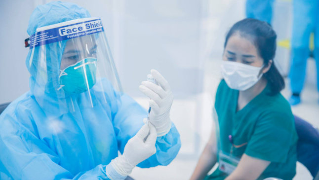 Bộ Y tế hướng dẫn tạm thời khám sàng lọc trước tiêm chủng vắc xin COVID-19