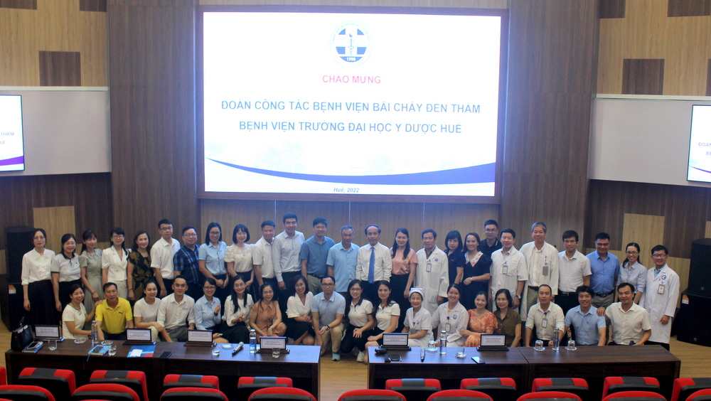 Bệnh viện Trường Đại học Y-Dược Huế đón tiếp Bệnh viện Bãi Cháy, Quảng Ninh đến tham quan, học tập và trao đổi kinh nghiệm